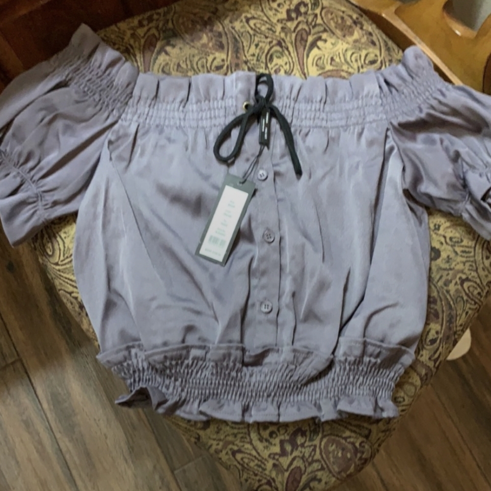 💕SALE💕 NEW Romeo and Juliet Couture Off the Shoulder Top Crop Style Blouse L - Picture 9 of 10
